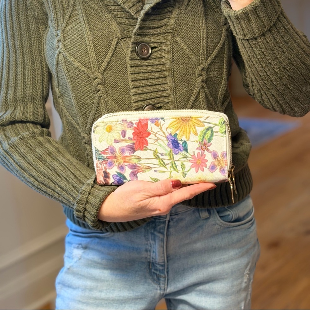 Cottagecore Botanical Garden Double
Zip-Around Wallet – White Faux Leather EUC - Picture 11 of 12